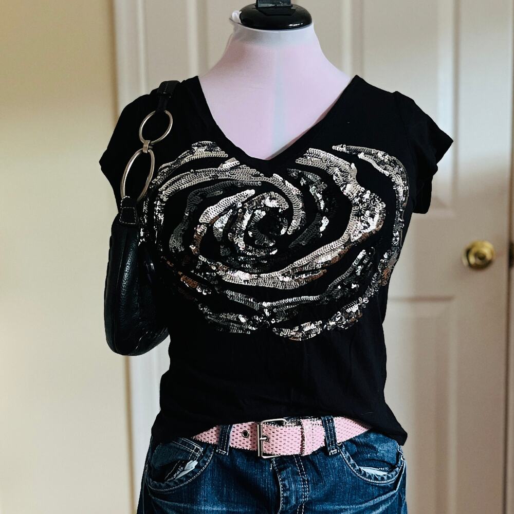 2000s Express | Black + Silver Sequins Rose Fitted Vneck Tee | M
